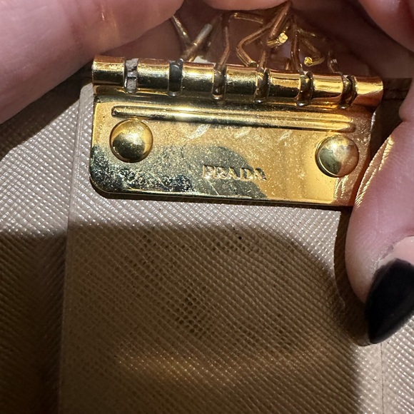 Prada Bow Saffiano Keyholder - Picture 4 of 11